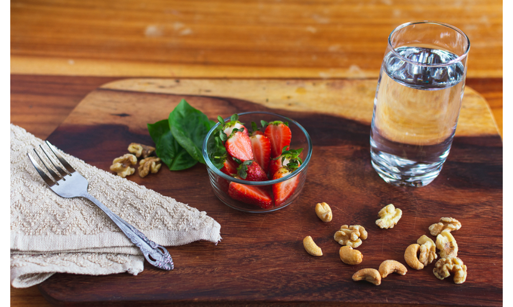 The Role of Nutrition in Reducing Under Eye Darkness Naturally